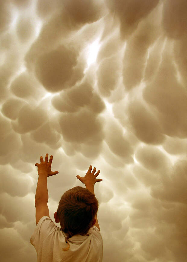 Поразительные облака Mammatus