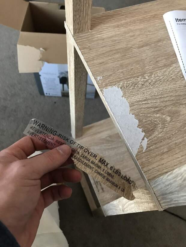 стикер на столе