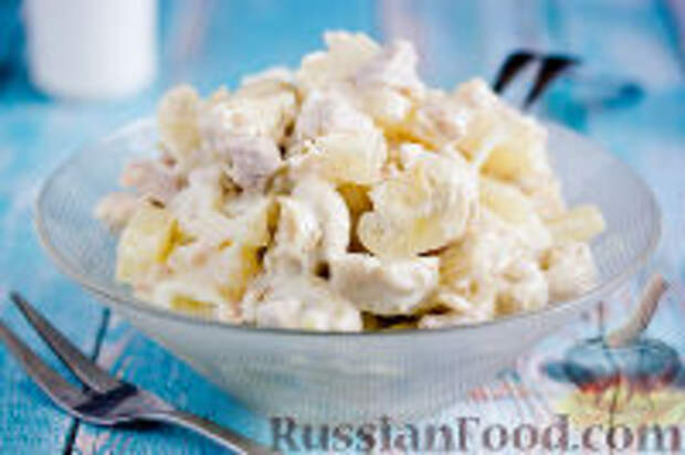 Фото к рецепту: Салат с курицей, ананасами и грибами