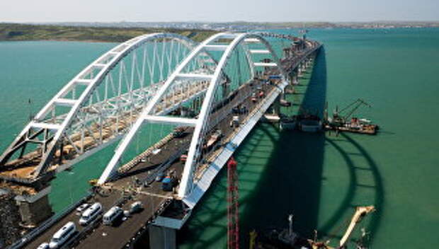 Строительство Крымского моста и автомобильных подходов со стороны Краснодарского края. Архивное фото