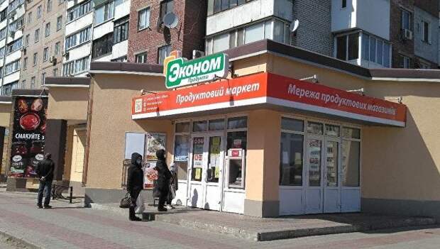Два народа. Чем в Запорожье заняты чиновники с «активистами» и как живут люди