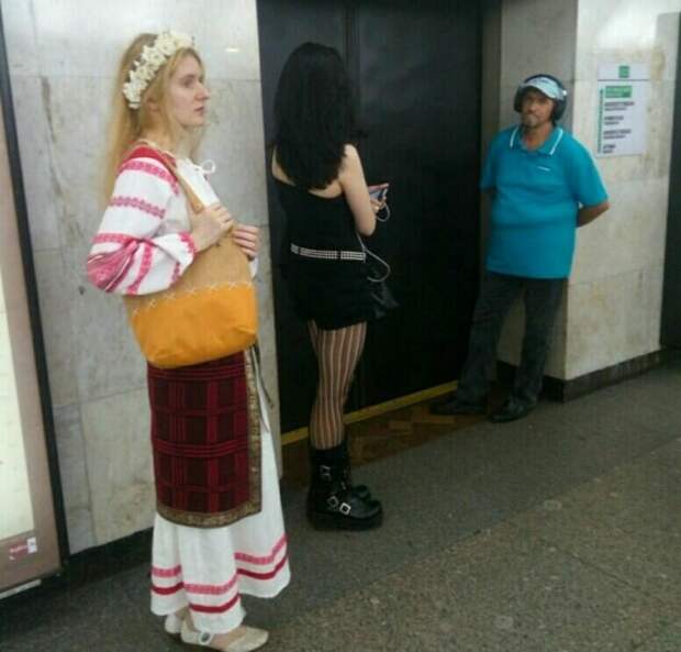 Модники и странные персонажи в метро