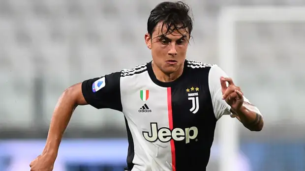 Дибала признан игроком сезона в Италии, Щенсны — лучший вратарь