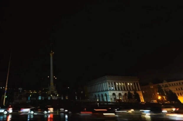 В Киеве после загадочных вспышек в небе пропали свет, вода и отопление