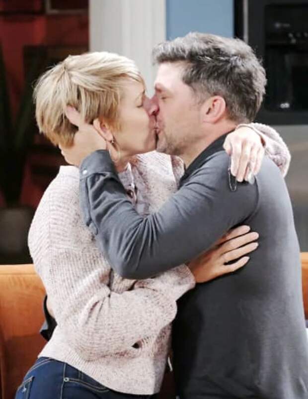 Eric and Nicole Reunite - Days of Our Lives