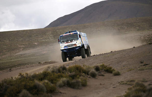 Экипаж Сотникова выиграл восьмой этап ралли "Дакар" и возглавил зачёт грузовиков