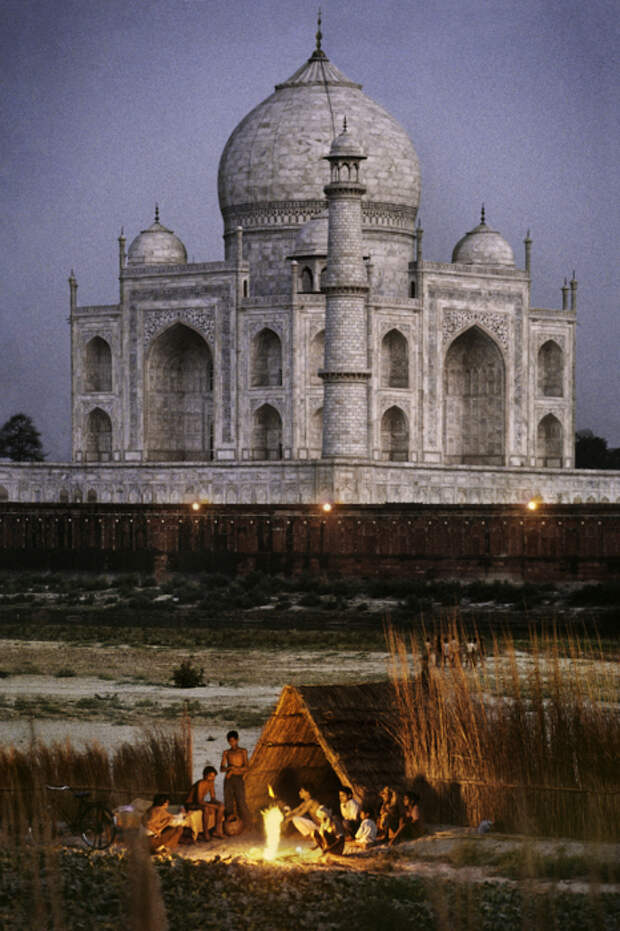 Символичные кадры от Стива Мак-Карри (Steve McCurry). 
