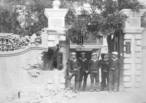 Русские морские пехотинцы в Пекине, 1900 г.