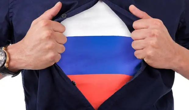 Половина граждан считают патриотизмом работу на благо страны