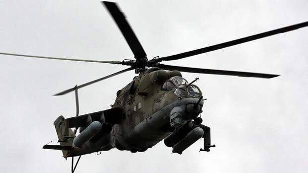 Минобороны РФ опубликовало кадры уничтожения бронетехники ВСУ вертолетами Ми-28 и Ми-24
