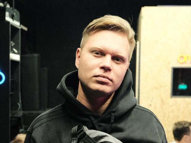 10 интересных фактов о Жене Трофимове, который поет про «Поезда» и «Самолеты»