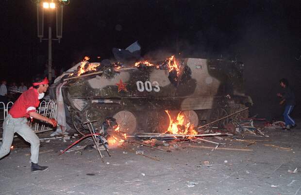 Расстрел демонстрантов на площади Тяньаньмэнь 25 лет назад Tiananmen Square 21 Расстрел демонстрантов на площади Тяньаньмэнь 25 лет назад