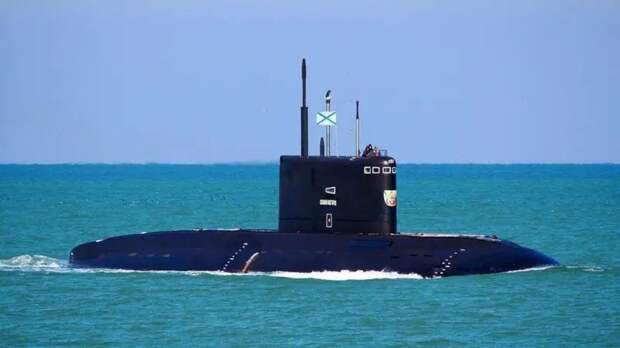 Иранская подлодка советской постройки пережила удар США по базе ВМС в