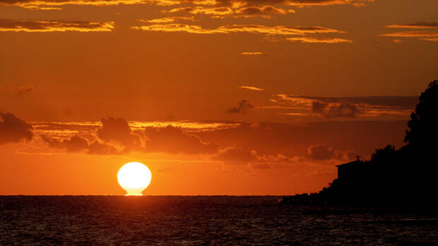 Сильная вспышка произошла на Солнце впервые за три недели