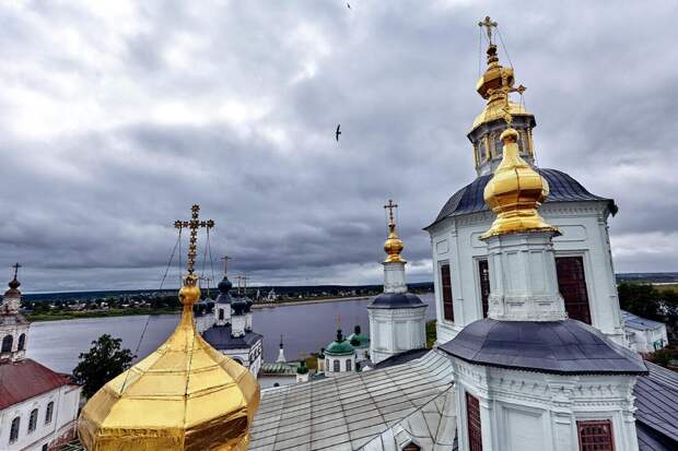 В Челябинске семья с ребенком в коляске заявила, что их не пустили в собор