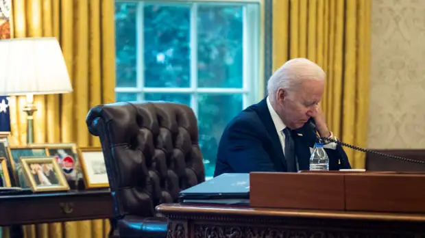 Байден провёл разговор с Зеленским на фоне решения России о признании ЛНР и ДНР