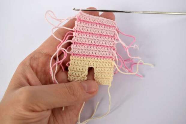 Зайчик амигуруми крючком