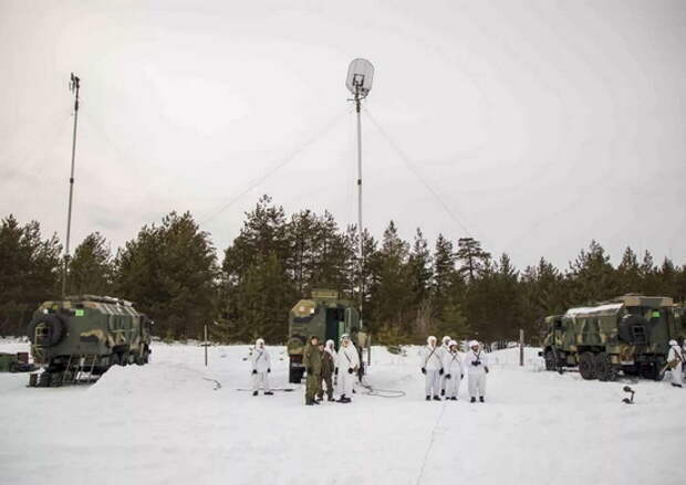 В Подмосковье связисты гвардейской танковой армии ЗВО настроили канал связи при работе источника помех