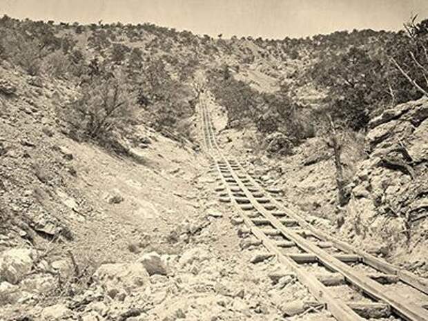 Деревянная дорога для вагонетки, ведущая в шахту по добыче золота, штат Иллинойс, 1871 год