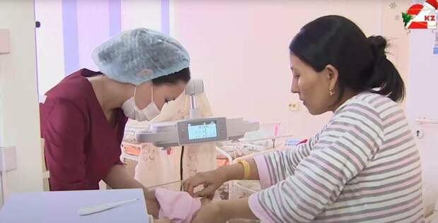 Ровно 127 мальчиков и 127 девочек родились в Казахстане в новогоднюю ночь