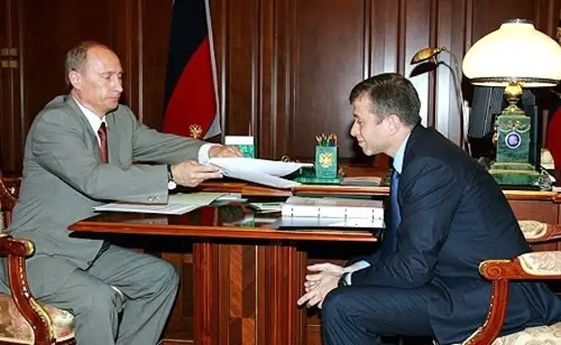 В Минюсте США отказались объяснять, почему Абрамович не попал под санкции