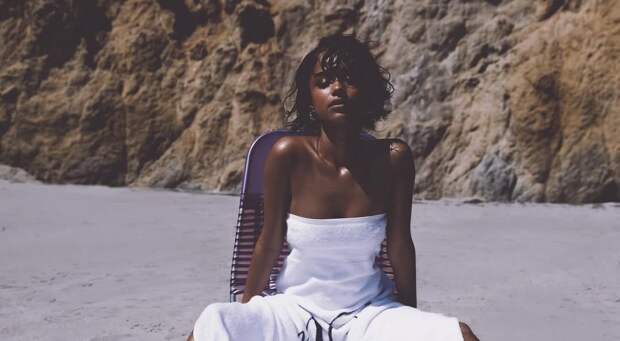 Популярная певица снялась в бикини для журнала