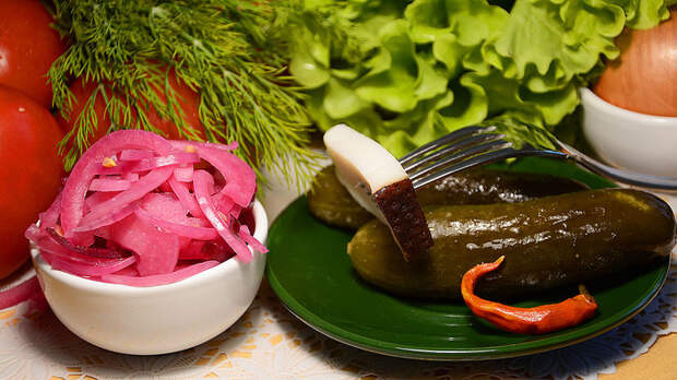 Маринованный лук Кулинария, еда, рецепт, видео рецепт, маринованный лук, как замариновать лук в уксусе, маринад для лука, видео