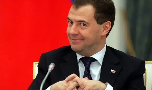 Медведев мог стать спикером Госдумы, но ему не дал Кириенко