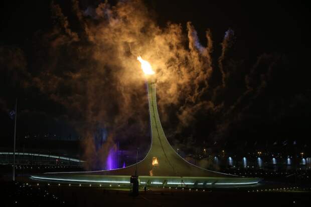 Сергей Шилов и Олеся Владыкина зажгли чашу паралимпийского огня