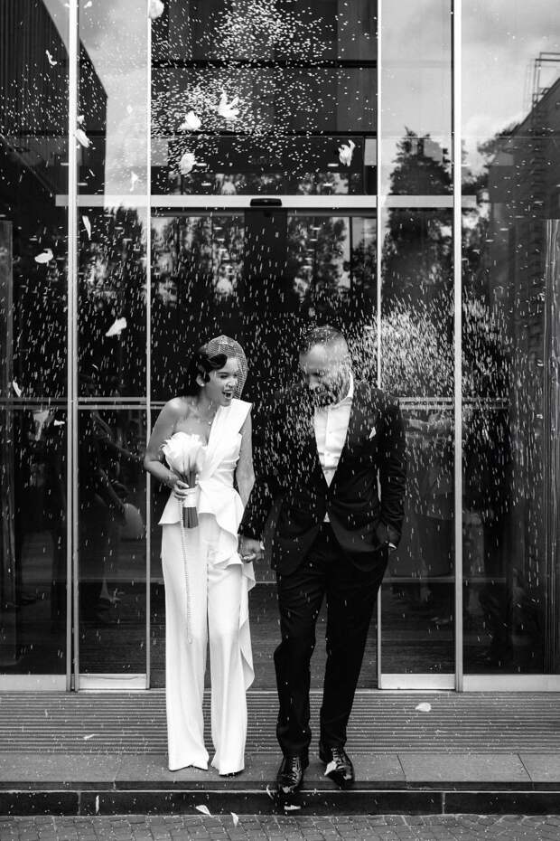 «Клюквенный щербет», – Ксения Собчак оценила свадебный наряд Бородиной