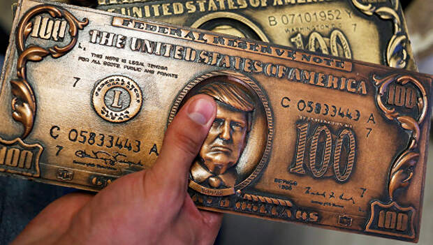 Пластина для печати сувенирных долларовых купюр с портретом президента США Дональда Трампа