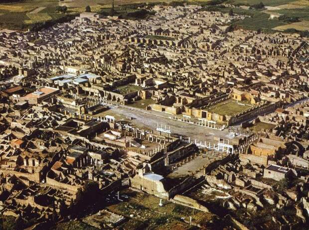 Вид с воздуха на Помпеи