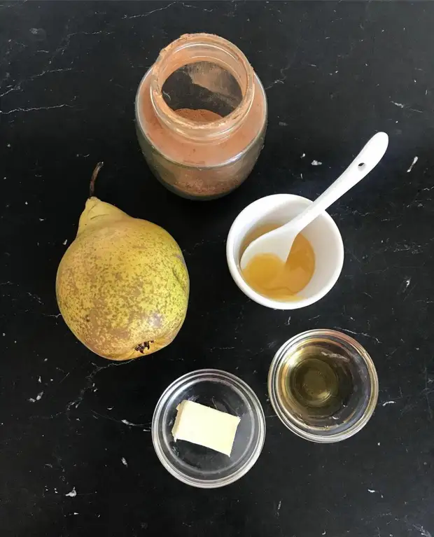 Очень аппетитные шоколадные блины можно приготовить из минимального количества продуктов