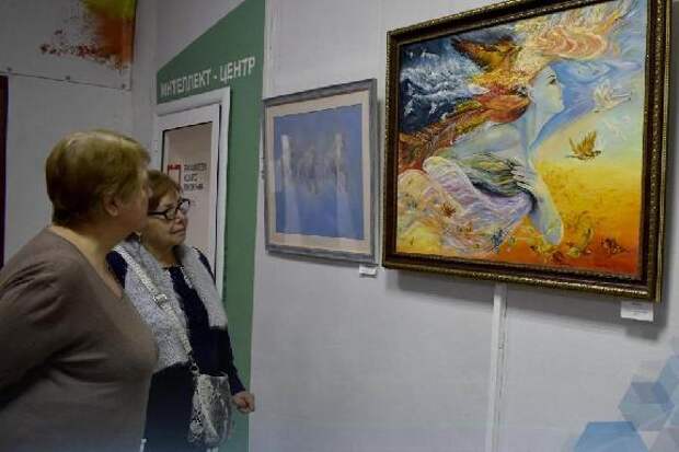 Выставка "Сквозь время" открылась в библиотеке имени Крупской