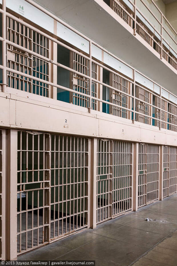 Famous prison. Туол сленг музей геноцида. Побег prison break. Исправительное учреждение санте, франция. Famous prison.