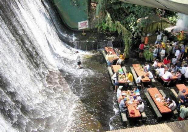 28. Philippinnes : Labassin Waterfall Restaurant