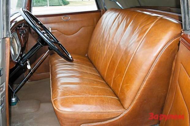 1933 Ford V8 Model 40 Cabriolet