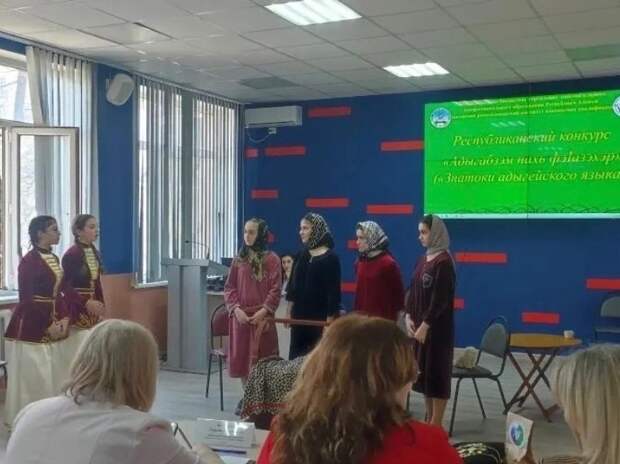 Команда из Тахтамукайского района стала призером республиканского конкурса «Адыгабзэм нахь фэ1азэхэр» («Знатоки адыгейского языка»)