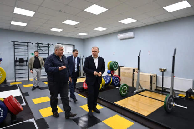 Глава Адыгеи посетил детско-юношескую спортивную школу в селе Красногвардейском
