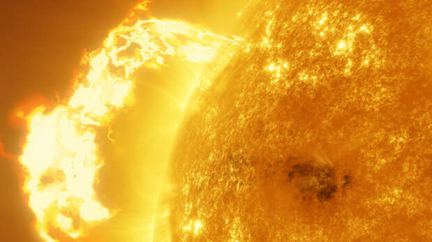 ИКИ РАН: на Солнце впервые за 3 недели произошла сильная вспышка