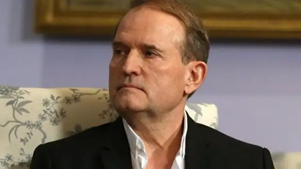 Медведчук обратился в полицию после атаки националистов на его дом