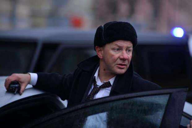 «На экране они играли отца и дочь, а в жизни она родила ему сына»: Все женщины Дмитрия Шевченко. Почему актер одинок?