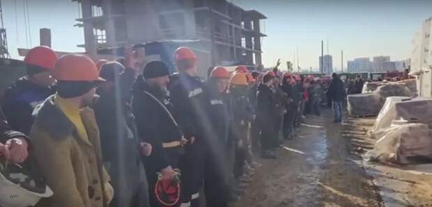 ФСБ поймала толпу нелегалов из Средней Азии на стройке в Симферополе