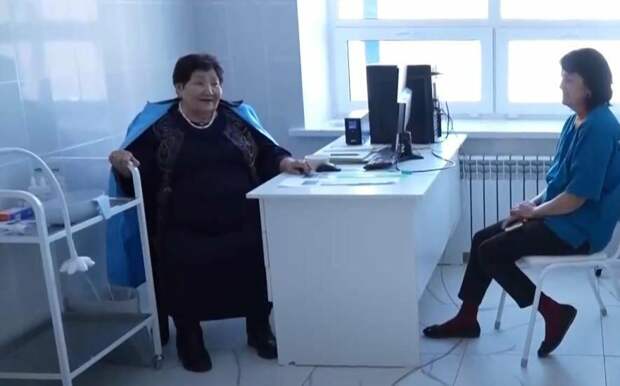 Акушер-легенда из Карагандинской области помогла появиться на свет 300 детям