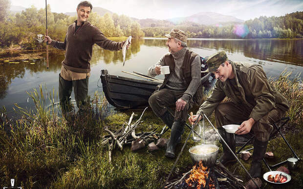 Мужчины на рыбалке у костра