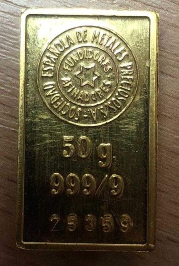 В банке с краской, отправленной из Британии во Львов, обнаружили 8 золотых слитков