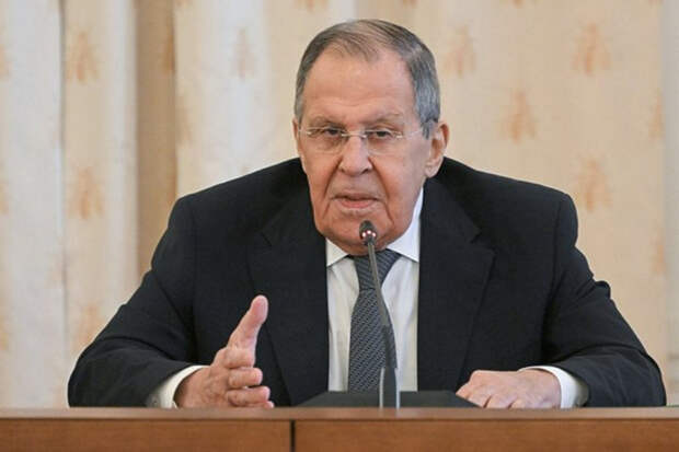 Лавров: Некоторые страны потеряли берега, претендуя на чужие территории