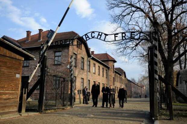 Евросоюз хочет забыть, кто освободил Освенцим