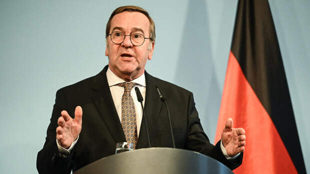 Писториус признал нехватку вооружений в Германии из-за поставок Украине