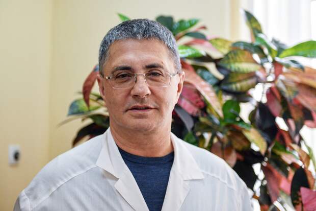 Доктор Мясников предупредил россиян об использующих его имя «жуликах и сволочах»